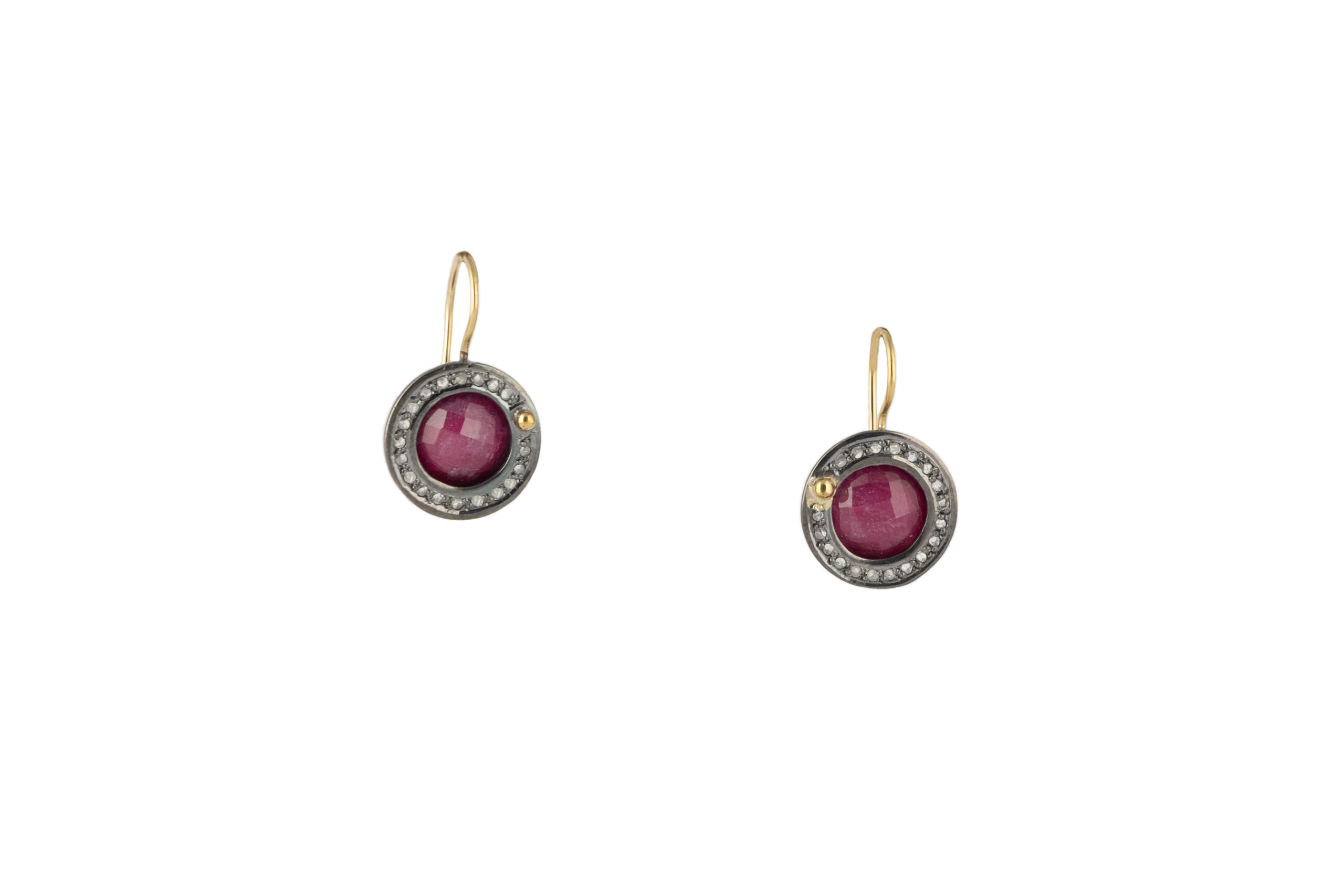Earrings with doublet
